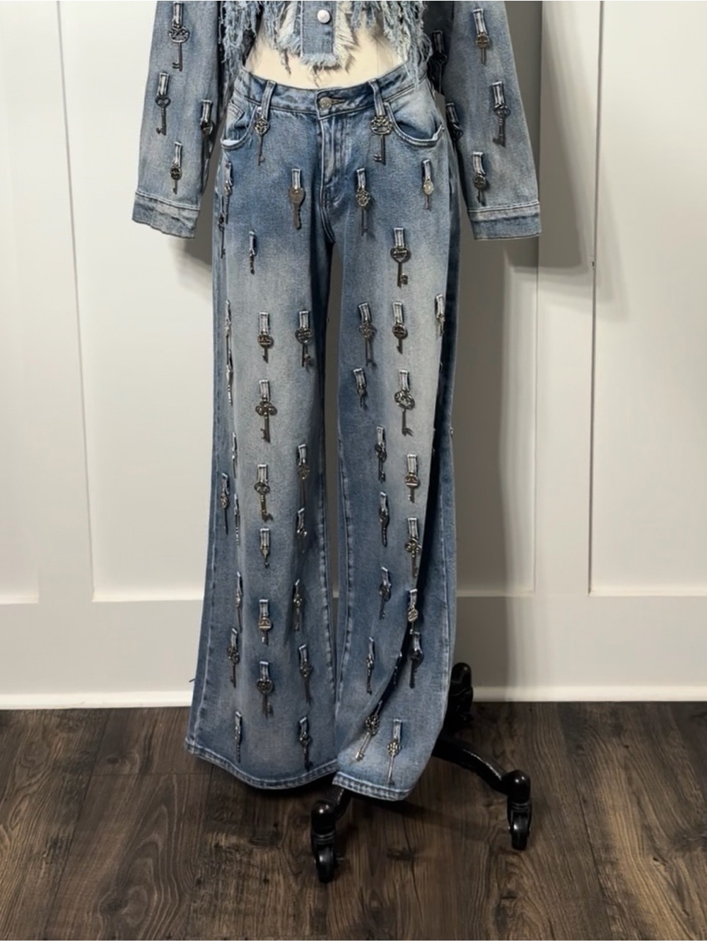 KEY TO THE CITY RELAXED FIT JEANS